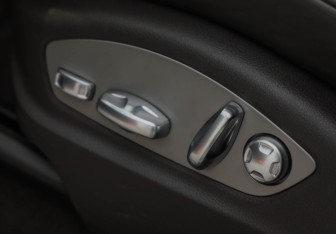 Подержанный автомобиль Porsche Macan 2015 года (26 фото)