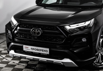 Подержанный автомобиль Toyota RAV4 2023 года (11 фото)