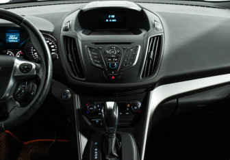 Подержанный автомобиль Ford Kuga 2016 года (14 фото)