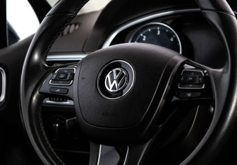 Подержанный автомобиль Volkswagen Touareg 2017 года (11 фото)