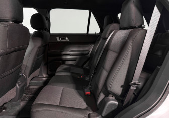 Подержанный автомобиль Ford Explorer 2014 года (12 фото)
