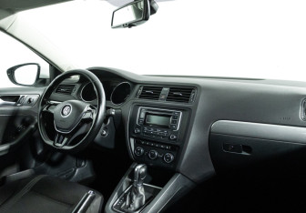 Подержанный автомобиль Volkswagen Jetta Sedan 2016 года (9 фото)