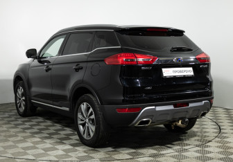 Подержанный автомобиль Geely Atlas 2022 года (7 фото)