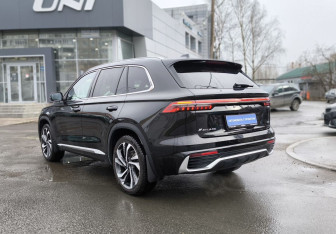 Подержанный автомобиль Geely Monjaro 2024 года (6 фото)