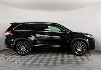 Подержанный автомобиль Toyota Highlander 2018 года (5 фото)