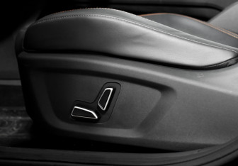 Подержанный автомобиль Changan UNI-V 2023 года (10 фото)