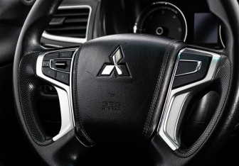 Подержанный автомобиль Mitsubishi L200 2022 года (14 фото)