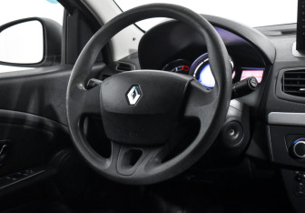 Подержанный автомобиль Renault Fluence 2014 года (14 фото)