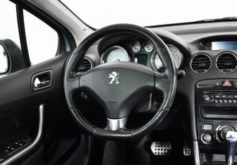 Подержанный автомобиль Peugeot 308 Hatchback 2011 года (17 фото)