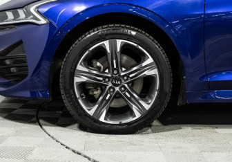 Подержанный автомобиль Kia K5 2021 года (9 фото)