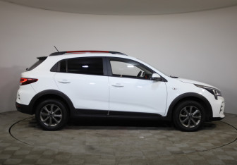 Подержанный автомобиль Kia Rio Hatchback 2021 года (4 фото)