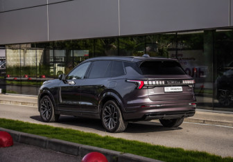 Подержанный автомобиль Lynk&Co 09 2023 года (8 фото)