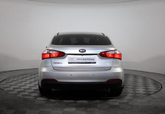 Подержанный автомобиль Kia Cerato Sedan 2013 года (6 фото)