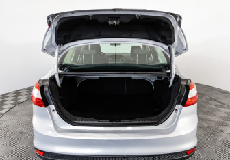Подержанный автомобиль Ford Focus Sedan 2012 года (21 фото)