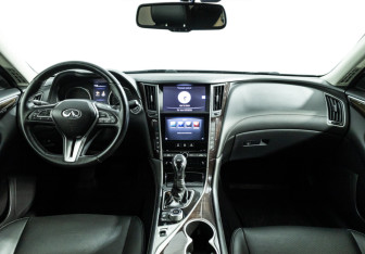 Подержанный автомобиль Infiniti Q50 2017 года (13 фото)