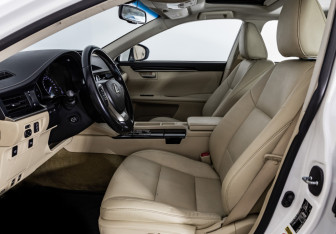 Подержанный автомобиль Lexus ES 2013 года (24 фото)
