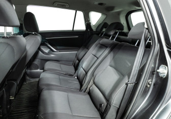 Подержанный автомобиль Toyota Verso 2013 года (10 фото)