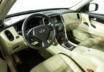 Подержанный автомобиль Infiniti QX50 2016 года (11 фото)