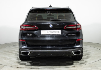 Подержанный автомобиль BMW X5 2019 года (6 фото)