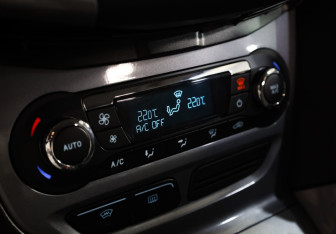 Подержанный автомобиль Ford Focus Hatchback 2012 года (15 фото)