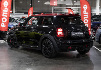 Подержанный автомобиль MINI Hatch 2019 года (10 фото)