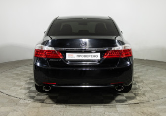 Подержанный автомобиль Honda Accord Sedan 2013 года (6 фото)