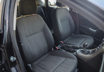 Подержанный автомобиль Opel Astra Hatchback 2011 года (21 фото)