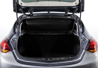 Подержанный автомобиль Opel Astra Hatchback 2010 года (15 фото)