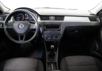 Подержанный автомобиль Skoda Rapid Liftback 2015 года (9 фото)