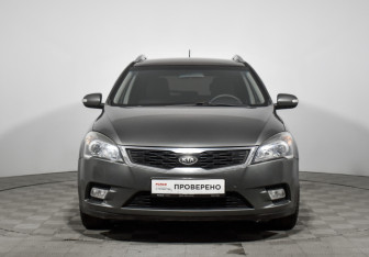 Подержанный автомобиль Kia Ceed Wagon 2010 года (2 фото)