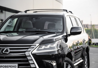Подержанный автомобиль Lexus LX 2016 года (2 фото)