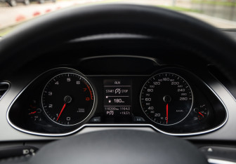 Подержанный автомобиль Audi A4 Sedan 2014 года (13 фото)