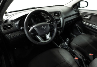 Подержанный автомобиль Kia Rio Sedan 2012 года (11 фото)