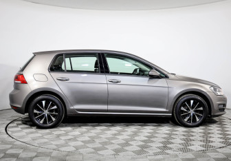 Подержанный автомобиль Volkswagen Golf Hatchback 2013 года (4 фото)