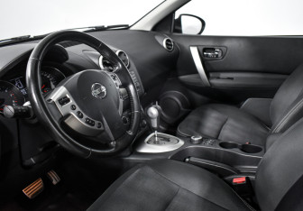 Подержанный автомобиль Nissan Qashqai 2012 года (9 фото)