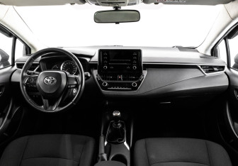 Подержанный автомобиль Toyota Corolla Sedan 2019 года (10 фото)