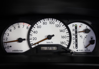 Подержанный автомобиль Toyota Corolla Hatchback 2002 года (9 фото)