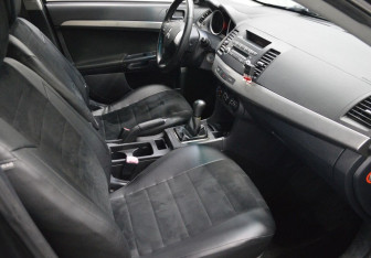 Подержанный автомобиль Mitsubishi Lancer Sedan 2008 года (12 фото)