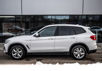 Подержанный автомобиль BMW X3 2020 года (9 фото)
