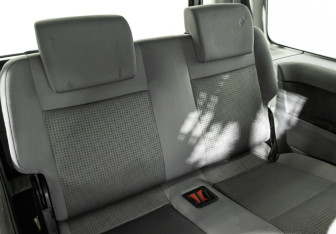 Подержанный автомобиль Volkswagen Caddy Compactvan 2008 года (16 фото)