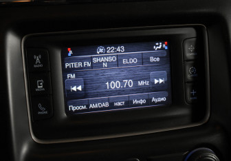 Подержанный автомобиль Jeep Grand Cherokee 2013 года (16 фото)