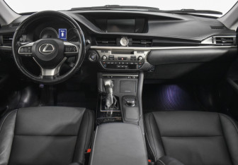 Подержанный автомобиль Lexus ES 2016 года (13 фото)