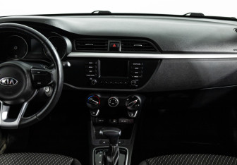 Подержанный автомобиль Kia Rio Sedan 2020 года (14 фото)