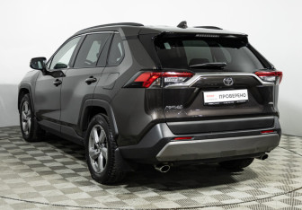 Подержанный автомобиль Toyota RAV4 2020 года (7 фото)