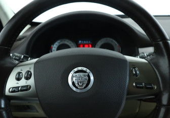 Подержанный автомобиль Jaguar XF Sedan 2008 года (17 фото)