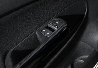 Подержанный автомобиль Opel Corsa 2012 года (10 фото)