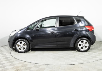 Подержанный автомобиль Kia Venga 2012 года (8 фото)