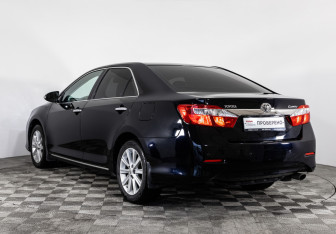 Подержанный автомобиль Toyota Camry Sedan 2014 года (7 фото)