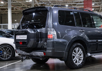 Подержанный автомобиль Mitsubishi Pajero 2017 года (6 фото)