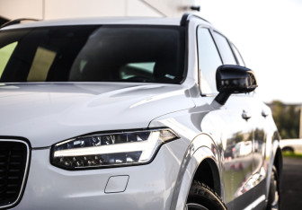 Подержанный автомобиль Volvo XC90 2019 года (2 фото)
